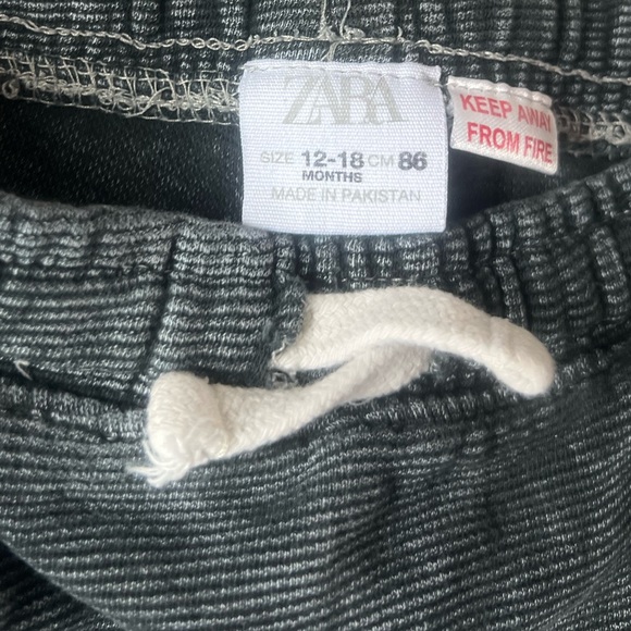 Zara toddler boy dark grey “kangaroo” pouch shorts - Picture 3 of 3